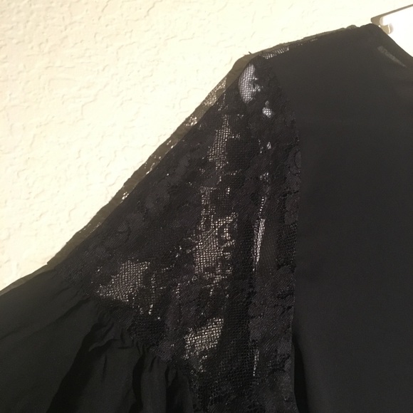 Black and white flowy lace top; size L; - Picture 5 of 8